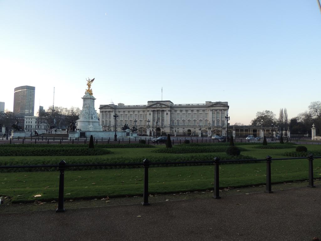 Buckingham Palace in the morning before all the crowds