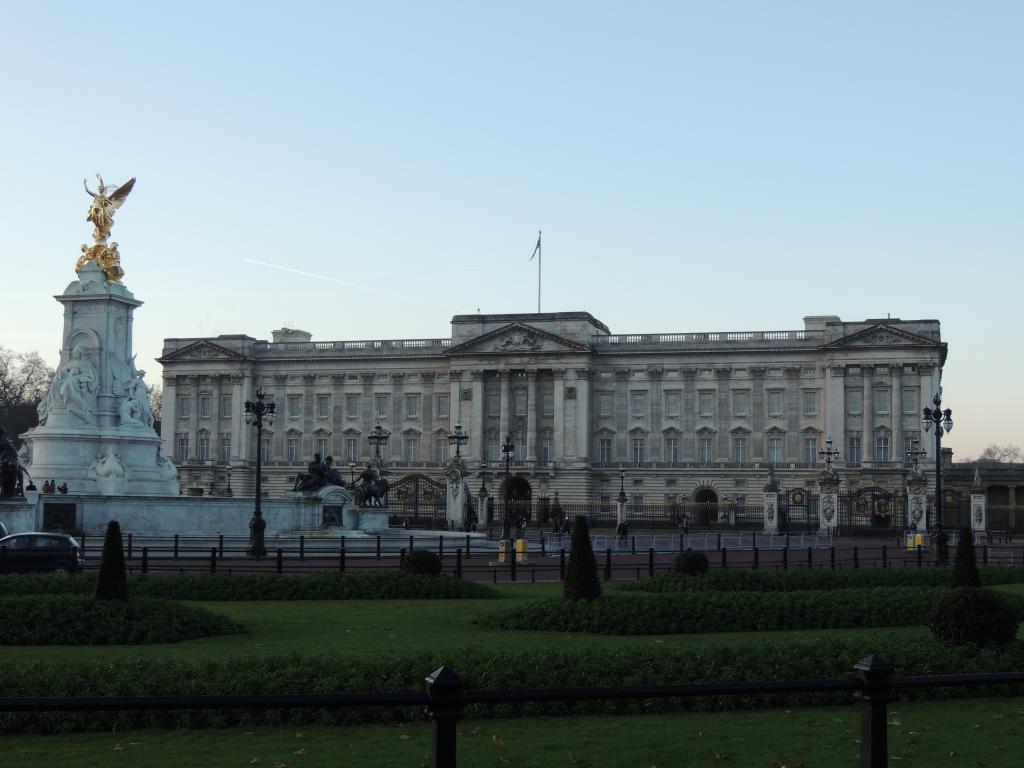 Buckingham Palace in the morning before all the crowds