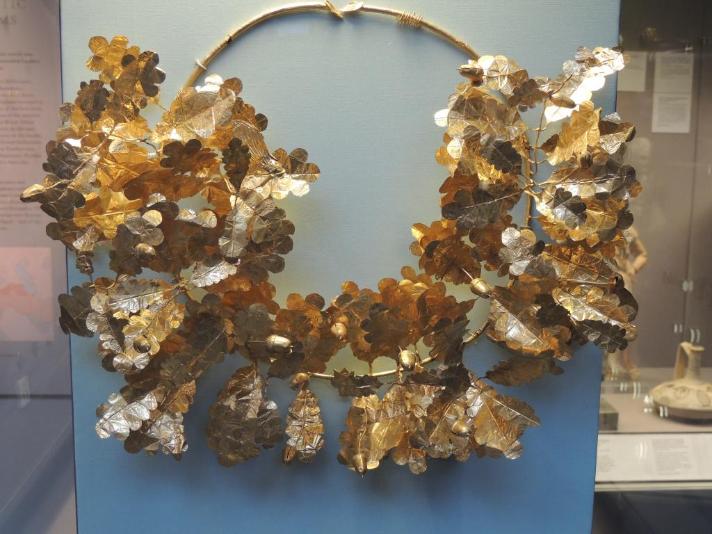 Highly detailed gold wreath