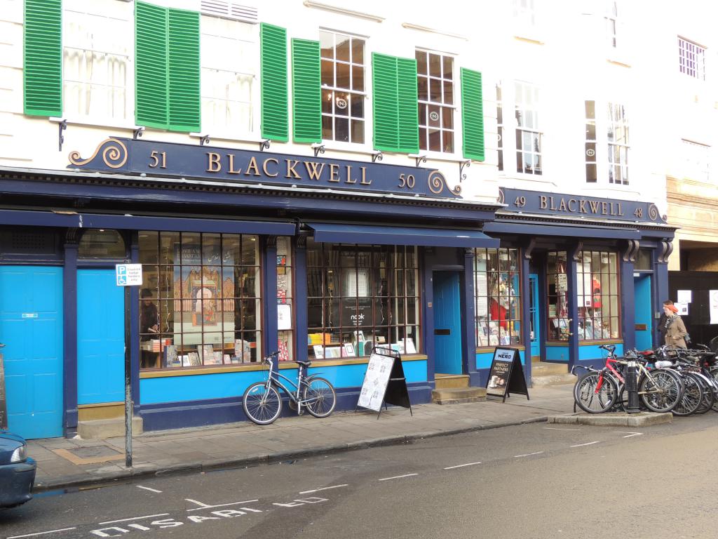 Blackwells book store largest in the world with 5km of shelving 