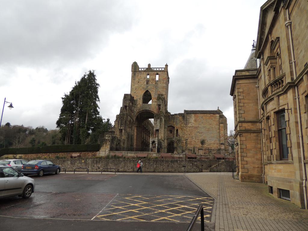 Ruined cathedral in Jedburgh, on the way to Edinburgh