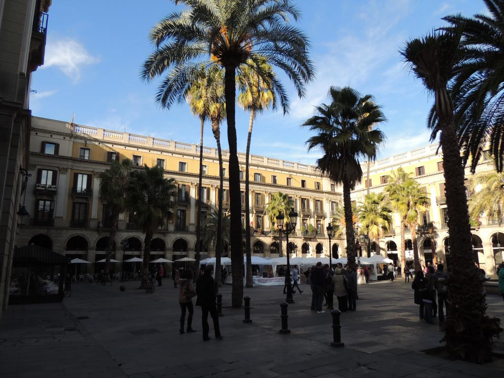 Parc Reial market square