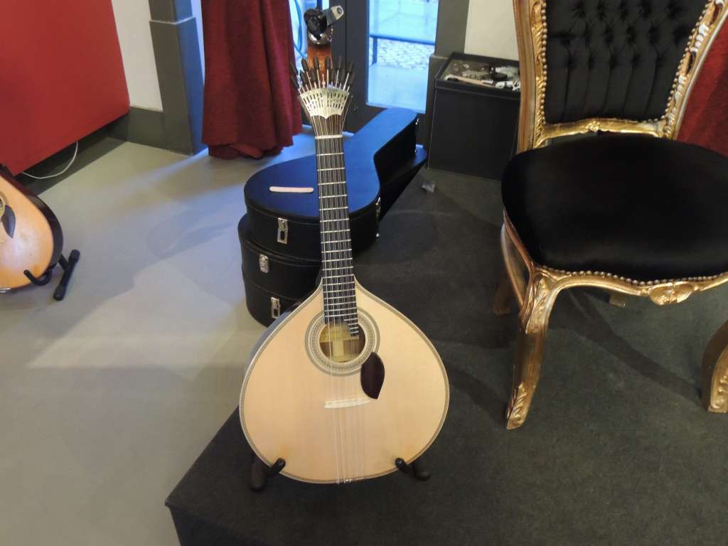 Fado guitars