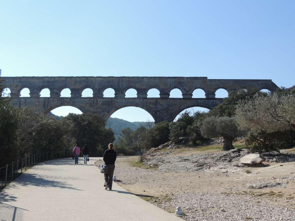 First views of the Pont du Gard (bridge over the Gardon river)