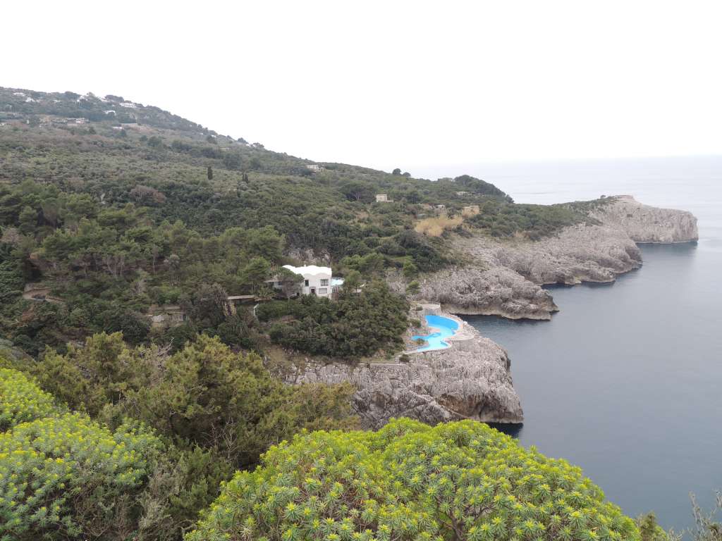 Another mansion  along the way. Why would you need a pool when your backyard is the mediterannean of Capri?