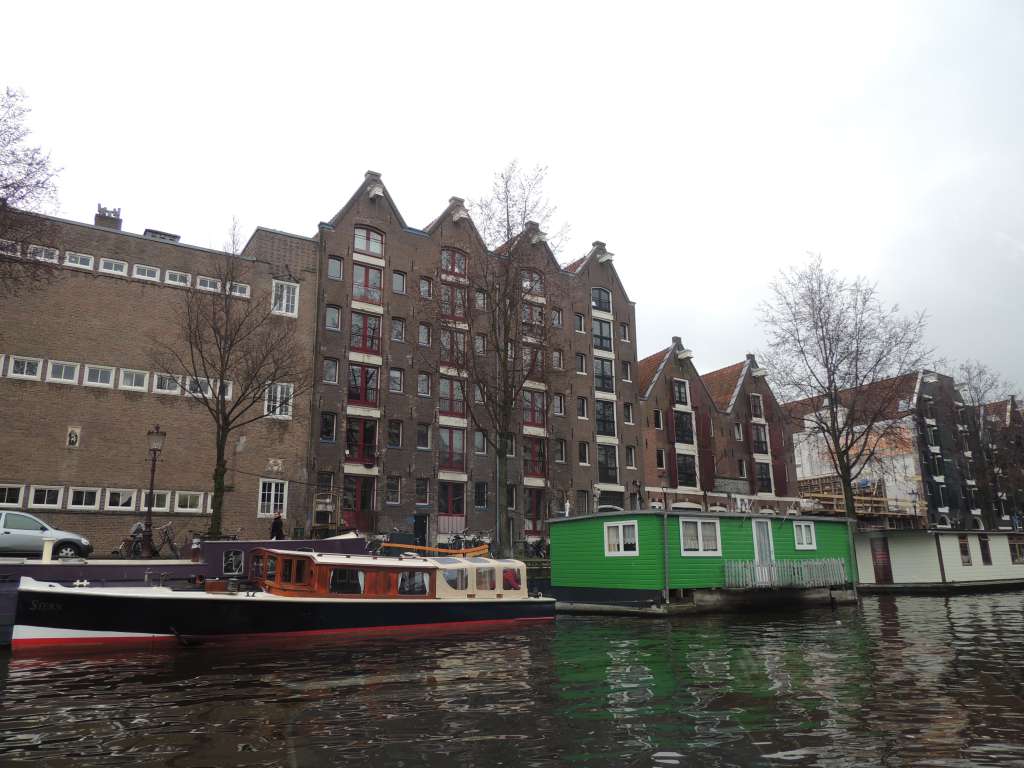 House boats along the canal