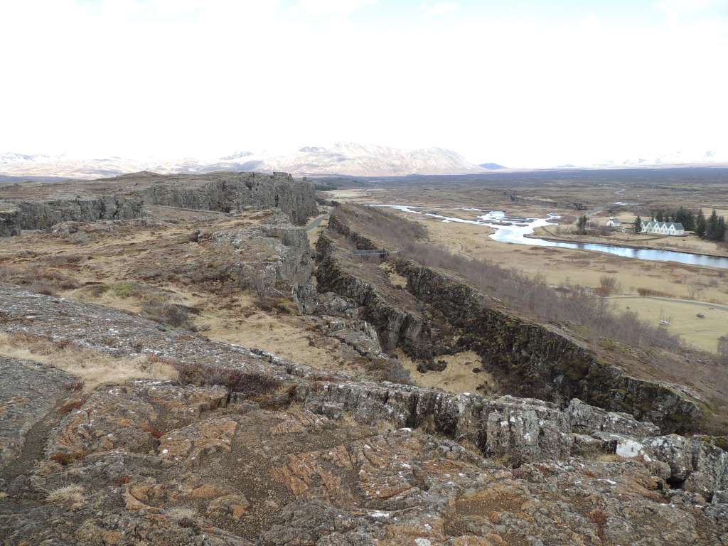 Signs of the tectonic plates moving away at Þingvellir