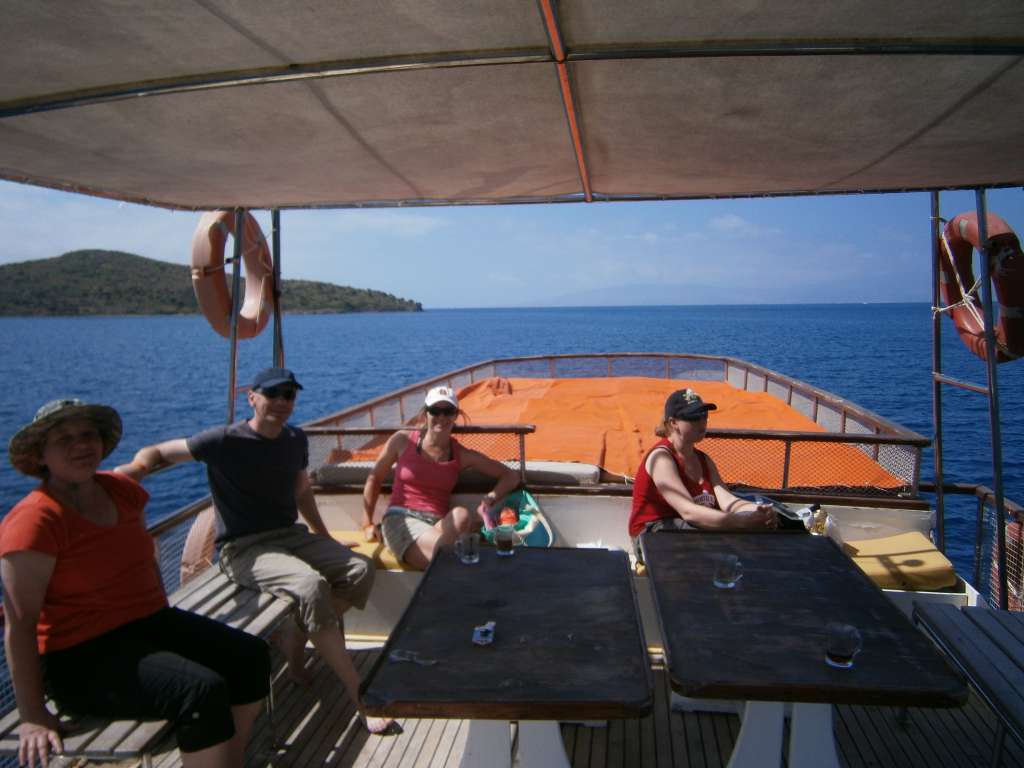 Some of the other divers, up top relaxing.