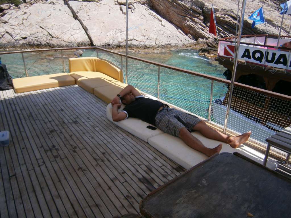 Tagmac, the owner of the diving centre, hard at work :)