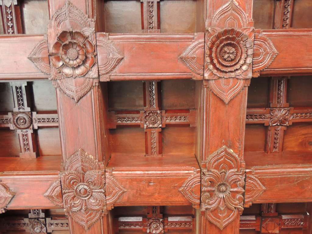 The ceiling contained different carved flowers all over it.