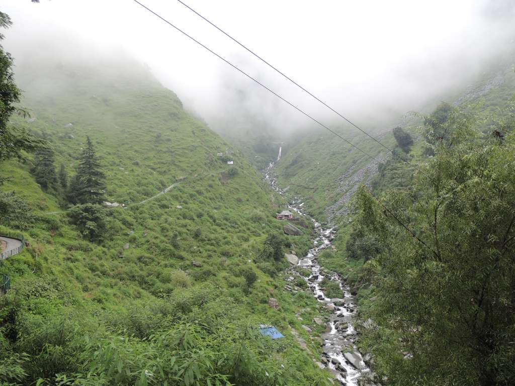 On the way to Bhagsu Nag waterfall