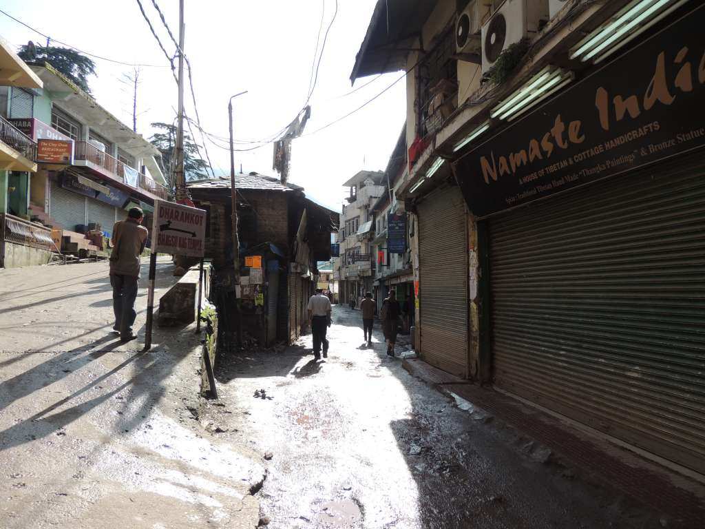 Bhagsu road on the right, often muddy but the way to Tibet World and Nicks cafe. TIPA road on the left, leading to the Iyengar yoga centre and Dharamakot.